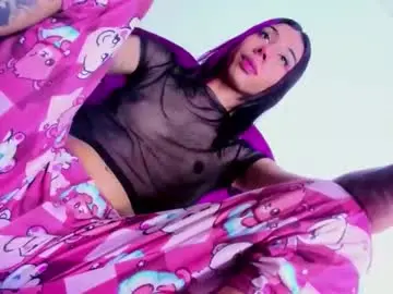 Chaturbate Live Sex Cam of evanllelyne