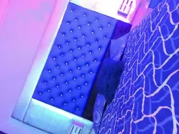 Chaturbate Live Sex Cam of evanllelyne