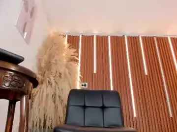 Chaturbate Live Sex Cam of isabella_saaenz
