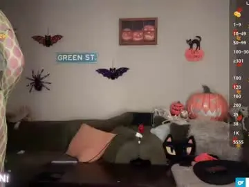 Chaturbate Live Sex Cam of greenxxxqueen