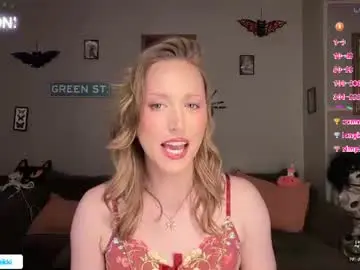 Chaturbate Live Sex Cam of greenxxxqueen