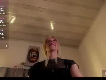 Chaturbate Live Sex Cam of gomory_nixx