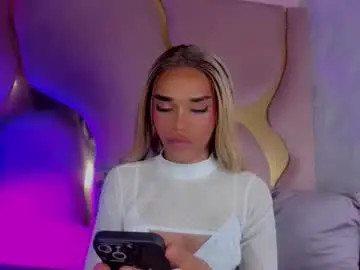 Chaturbate Live Sex Cam of kloe_hh