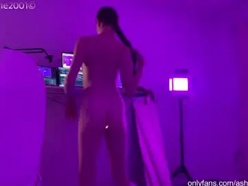 Chaturbate Live Sex Cam of ashleykane2001