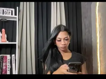 oliviahugecock_jones from chaturbate