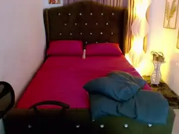 Chaturbate Live Sex Cam of seraphinaloove