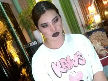 Chaturbate Live Sex Cam of queen_kendalx19