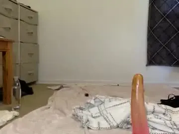 Chaturbate Live Sex Cam of masked_femboy_stella