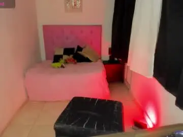 issa_kitty from chaturbate