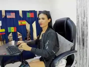 Chaturbate Free Porn Cam of aisha_hotts777