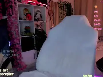 Chaturbate Live Sex Cam of snake_bites