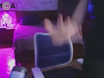 Chaturbate Live Sex Cam of queenofwandss