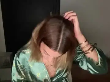 Chaturbate Live Sex Cam of sophiaat40