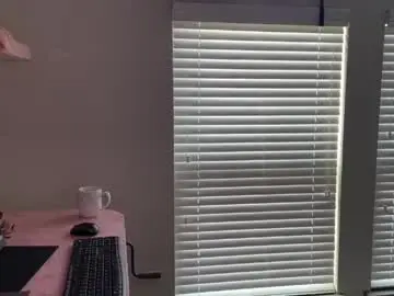 Chaturbate Live Sex Cam of kyliesnowxxx