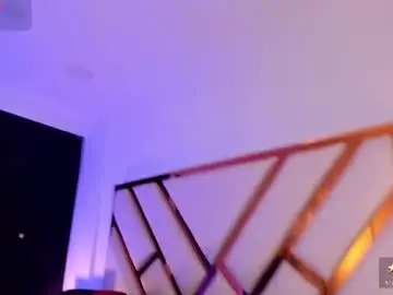 Chaturbate Live Sex Cam of aron_cruz12