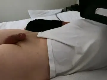 Chaturbate Nude Webcam of hugecumshots1