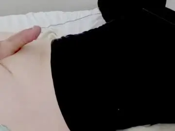 Chaturbate Live Sex Cam of hugecumshots1