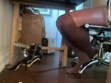 Chaturbate Watch Live Sex Cams of paramariborubber