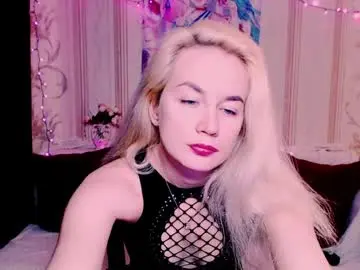 Chaturbate Live Sex Cam of carinfox