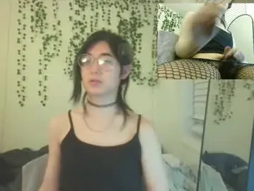 Chaturbate Live Sex Cam of deciduousdoll