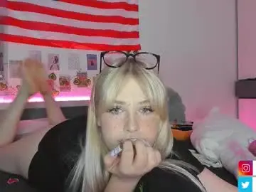 Chaturbate Free Porn Cam of krisi_myrr