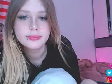 Chaturbate Live Sex Cam of krisi_myrr