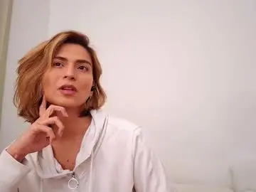 Chaturbate Live Sex Cam of skyamber8v2