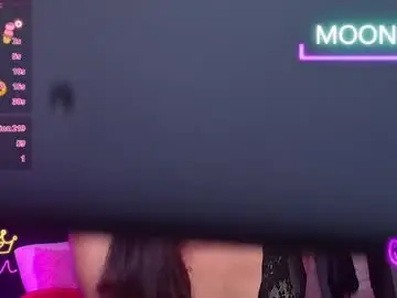 Chaturbate Live Sex Cam of moonfiredance