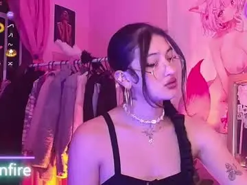 Chaturbate Live Sex Cam of moonfiredance