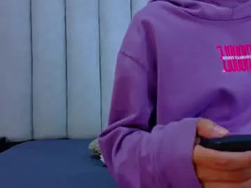 Chaturbate Live Sex Cam of tiana_cinnamon