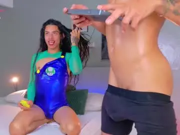 Chaturbate Live Sex Cam of tiana_cinnamon