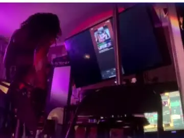 Chaturbate Live Sex Cam of yelladaniella