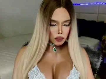 Chaturbate Live Sex Cam of lovelycarel_777