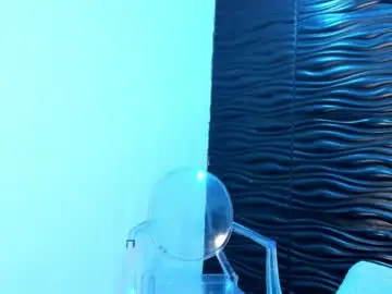 Chaturbate Live Sex Cam of crystal_kisss