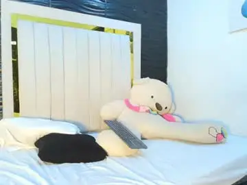 Chaturbate Live Sex Cam of crystal_kisss