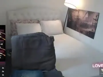 xqueenyasiandomcumx from chaturbate