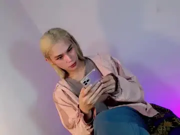 Chaturbate Live Sex Cam of bellafucks1