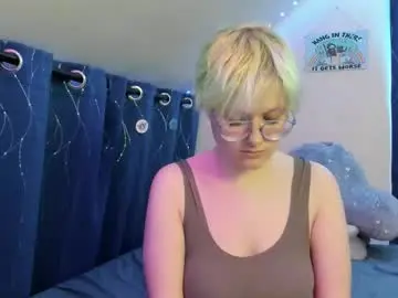 Chaturbate Free Live Porn of sparkling_water_hate_club