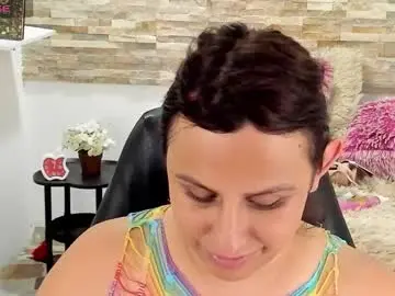 Chaturbate Live Sex Cam of analia_01