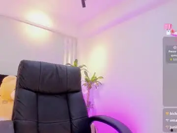 Chaturbate Live Sex Cam of lily_cash1