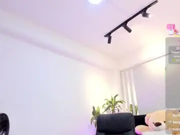 Chaturbate Sex Cam of lily_cash1