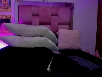 Chaturbate Live Sex Cam of emily_lady20