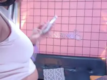 Chaturbate Live Sex Cam of mensia_hernandez