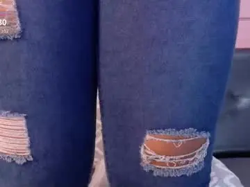 Chaturbate Live Sex Cam of mensia_hernandez