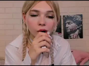 Chaturbate Live Sex Cam of blondy_fina