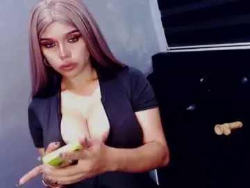 Chaturbate Watch Live Sex Cams of hotsexyhugetrans