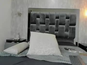 Chaturbate Live Sex Cam of kylie_devis02