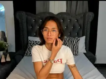 Chaturbate Adult Webcams of emilyluna07