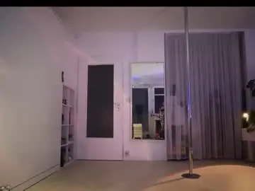 Chaturbate Live Sex Cam of legsylegsinton