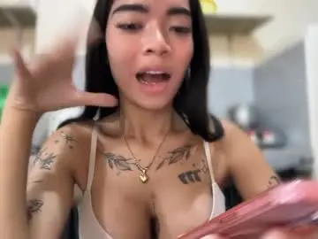 Chaturbate Adult Video Chat of asianfuckella